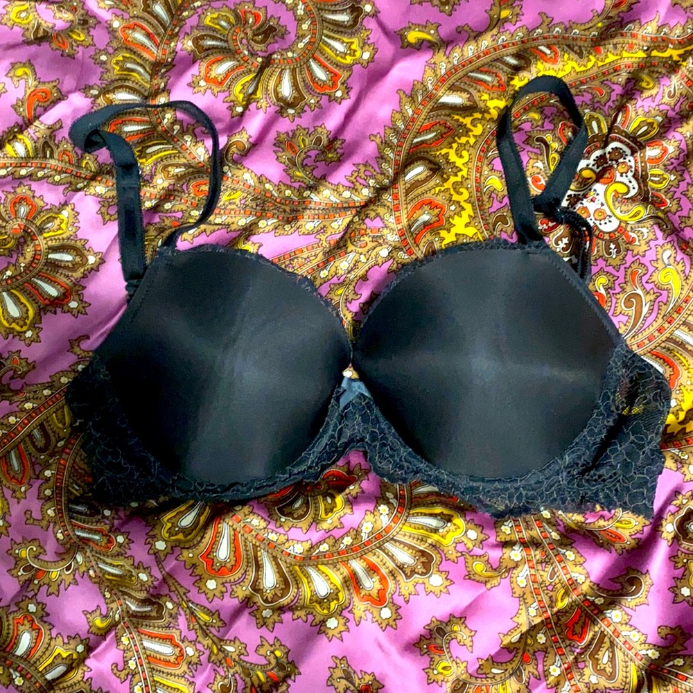 32DD Victoria’s Secret bra